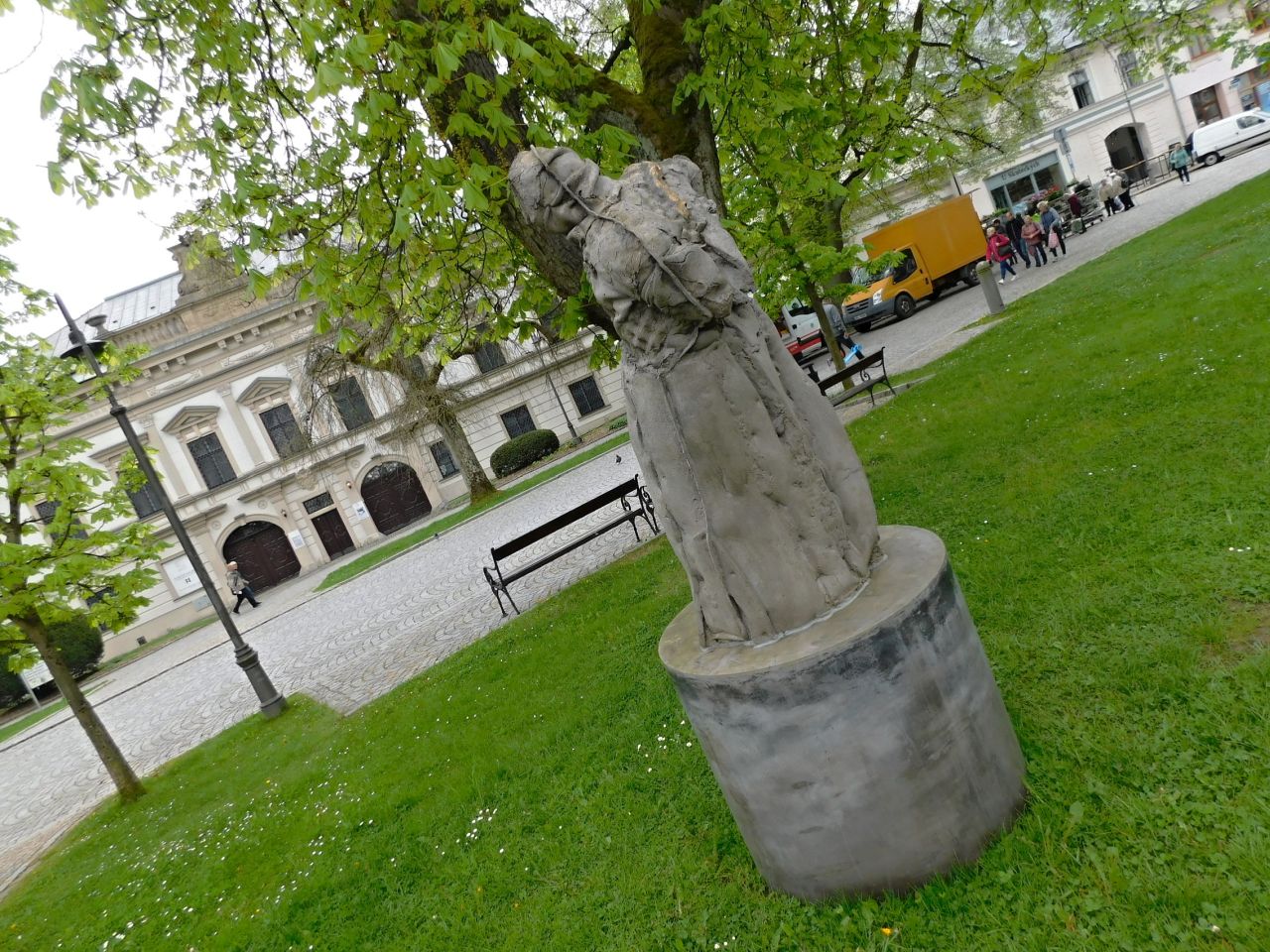 Hendrychova Díla Ozdobila Park V Centru Nového Města Žďár Nad Sázavou 